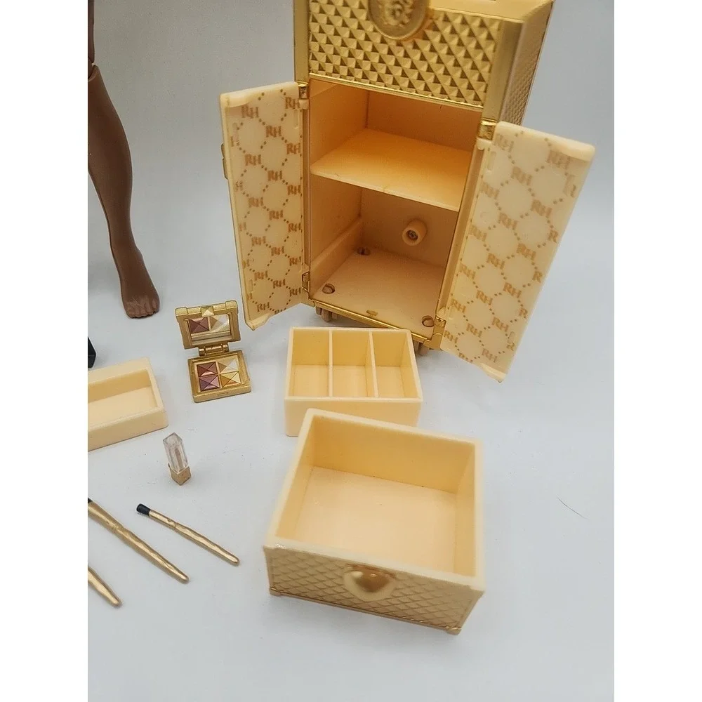Rainbow High Meline Luxe Doll Rainbow Vision Gold Dress & Vanity Trunk Set